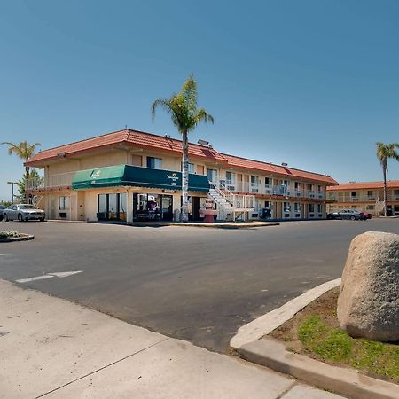 Vagabond Inn Bakersfield South Exterior foto
